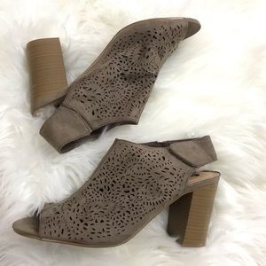 Big Buddha Tan heels with front detail